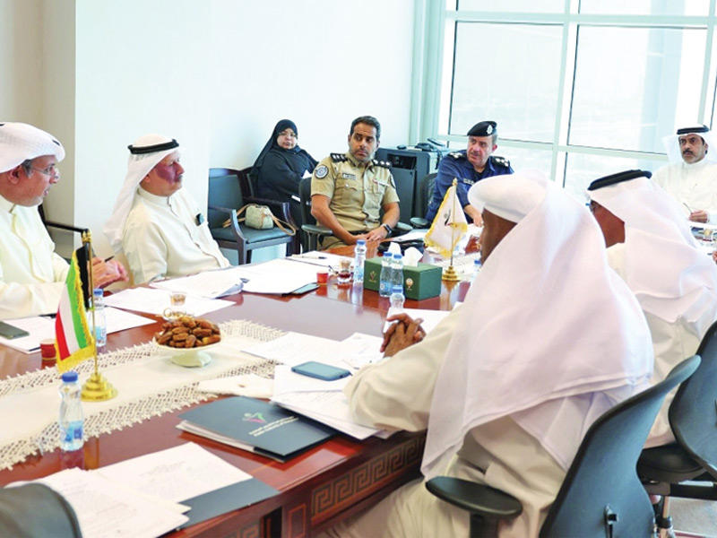 جانب من اجتماع اللجنة الاستشارية