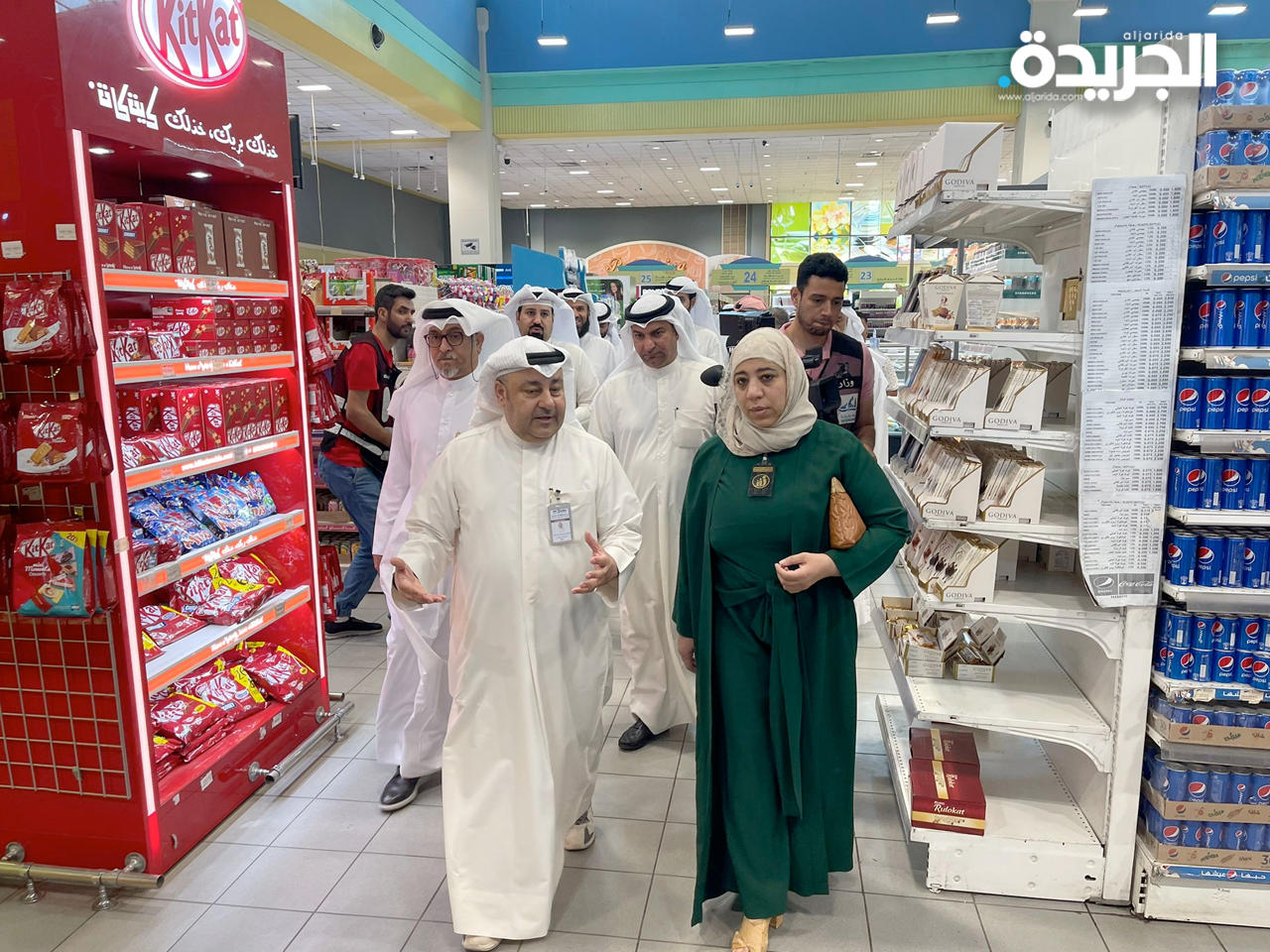 هيام الخضير خلال جولة لفريق منظومة الأمن الغذائي في جمعية الزهراء