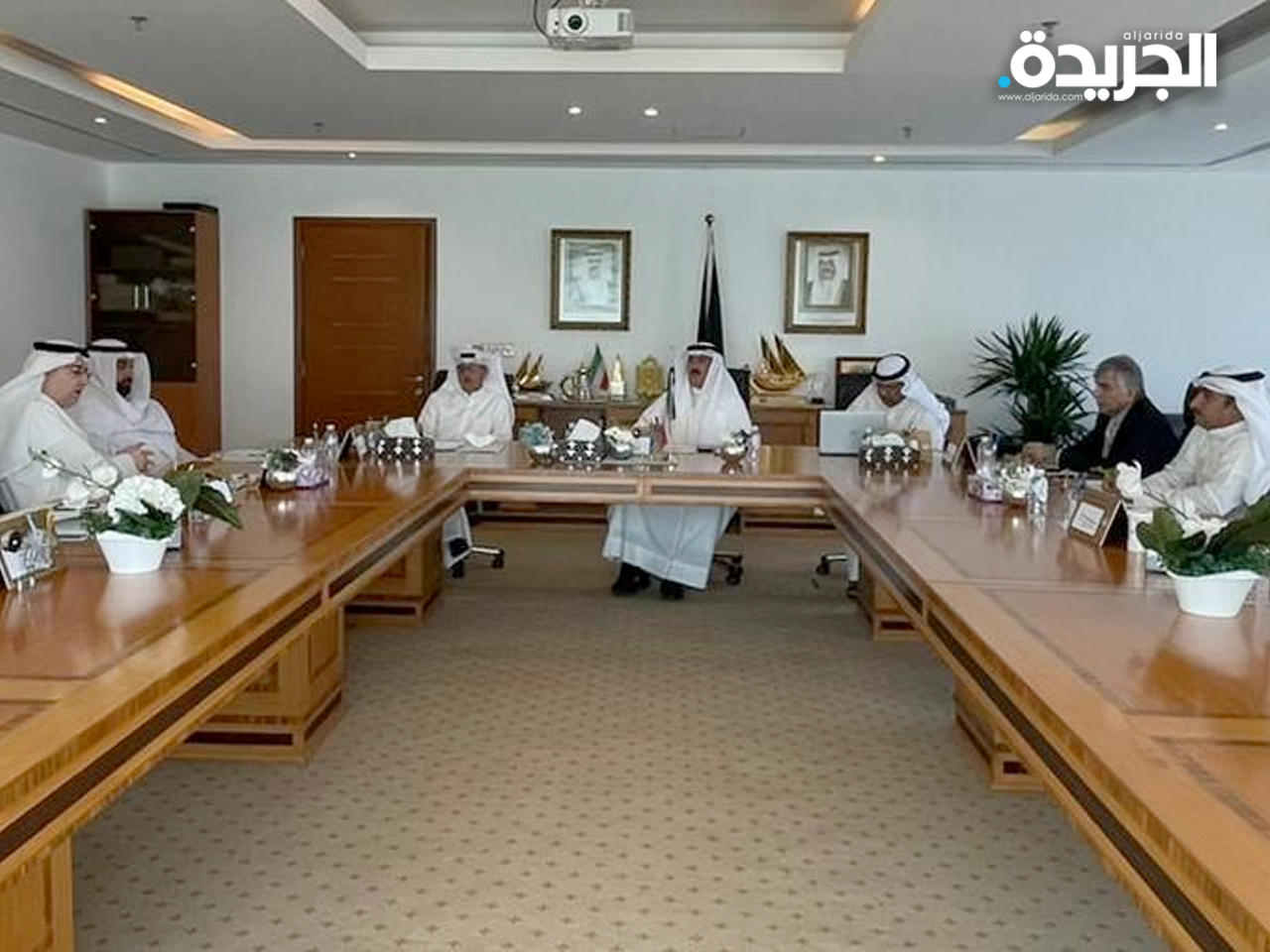 المضف خلال الاجتماع