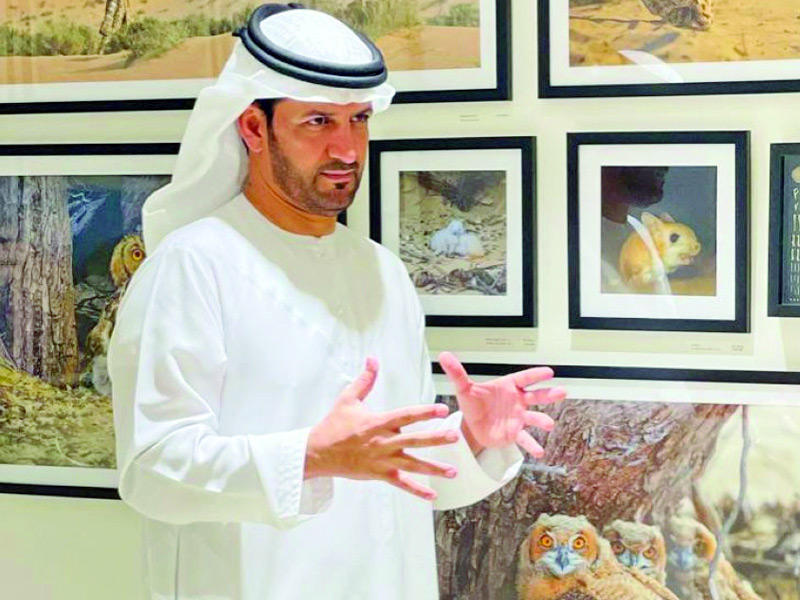المصور الإماراتي المحترف وصانع الأفلام الوثائقية علي بن ثالث في المعرض