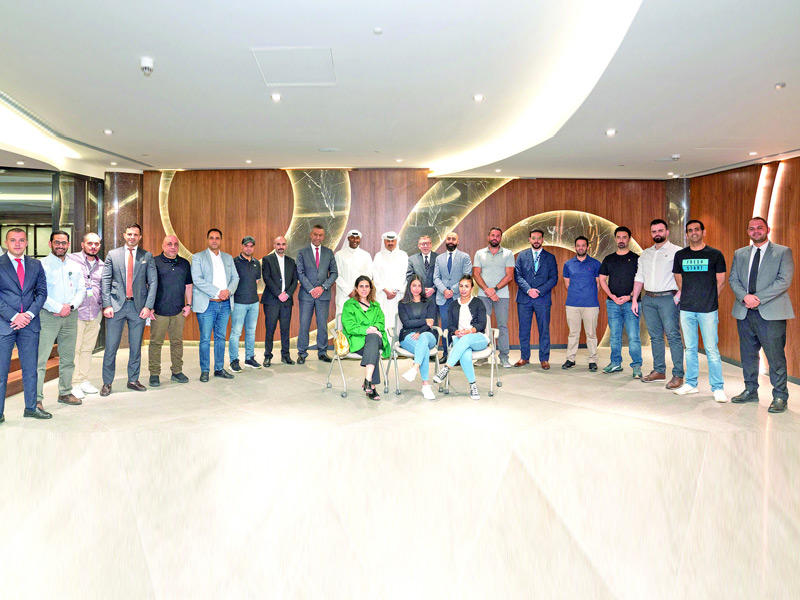 لقطة جماعية مع المشاركين في البرنامج