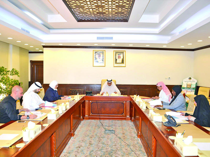 جانب من اجتماع لجنة الإشراف على المسابقة