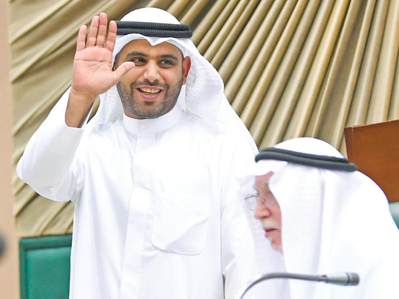 عبدالله المحري محيياً أعضاء «البلدي» عقب فوزه أمسn