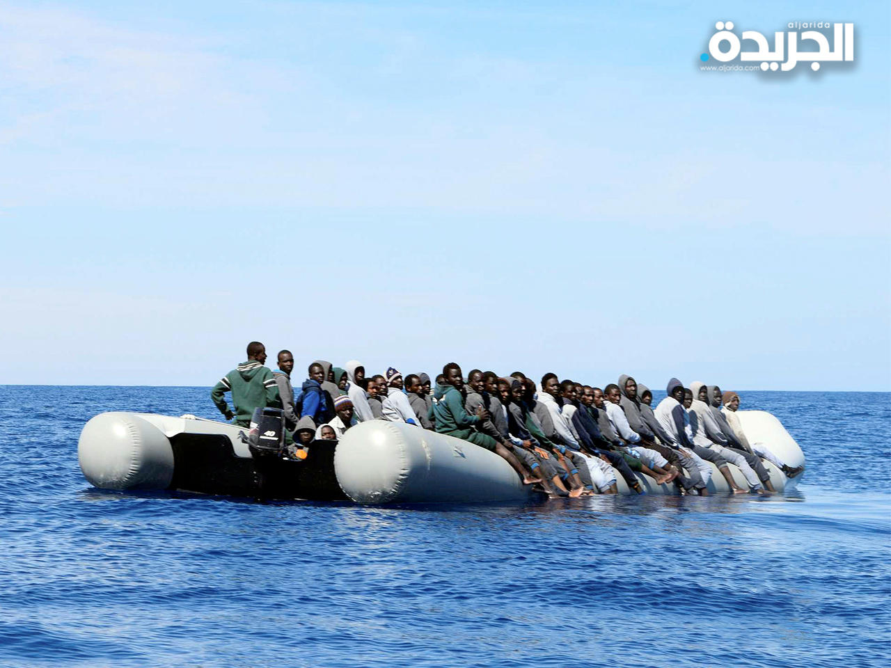 قارب لمهاجرين أفارقة