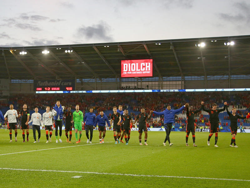 فرحة لاعبي هولندا بعد الفوز