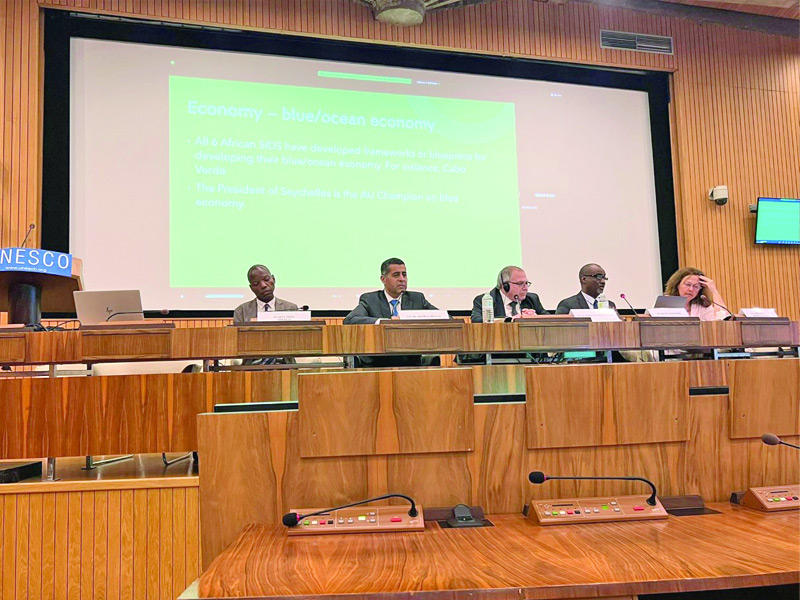 مندوب الكويت الدائم لدى منظمة الأمم المتحدة للتربية والعلم والثقافة (يونسكو) السفير د. آدم الملا خلال الحلقة النقاشية