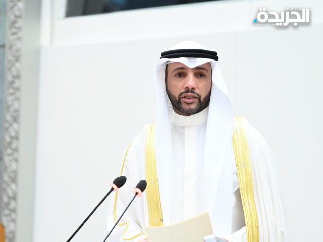 الغانم خلال اجتماعه بعدد من المتقاعدين