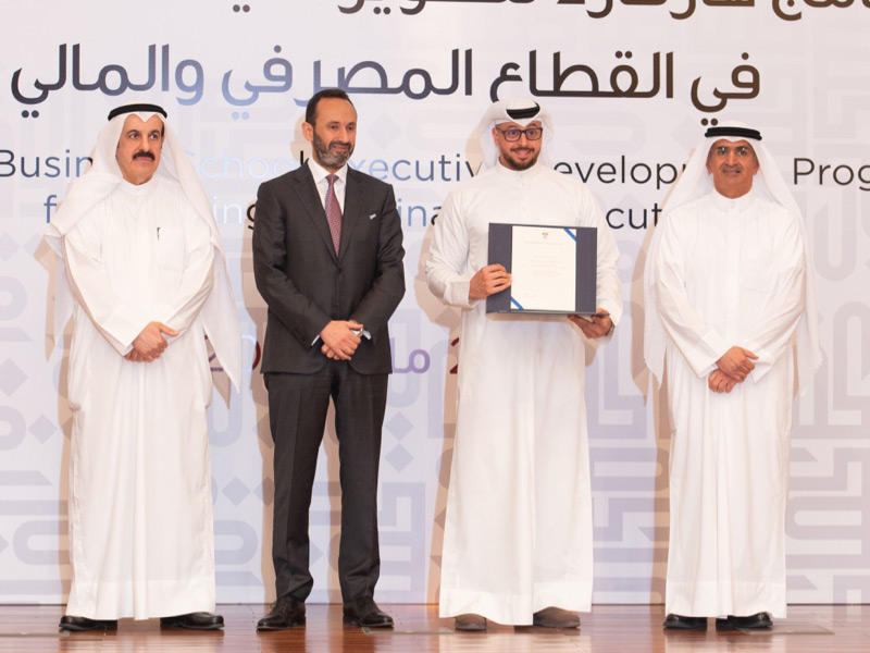 تكريم  مدير تنفيذي التقارير المالية وعلاقات المستثمرين عبدالله العسعوسي