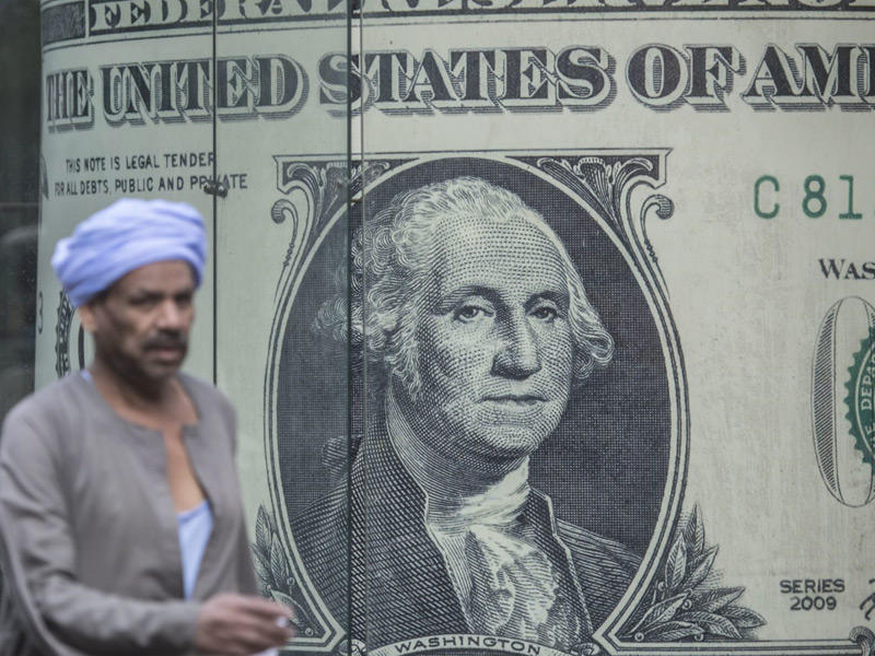 الدولار ينزف في السوق السوداء المصرية