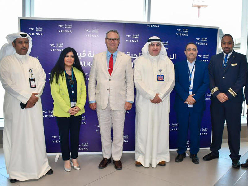 خالد البستان والسفير ماريان وربا ومسؤولو «الكويتية» في صورة جماعية