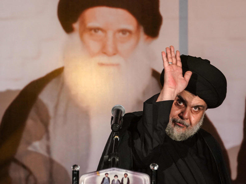  رئيس التيار الصدري مقتدى الصدر خلال احتفال بذكرى والده في النجف بداية الشهر الجاري (أ ف ب)