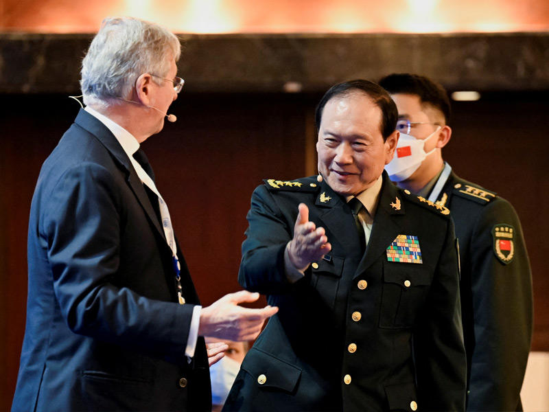 وزير الدفاع الصيني بالجلسة العامة للمنتدى في سنغافورة أمس (رويترز)