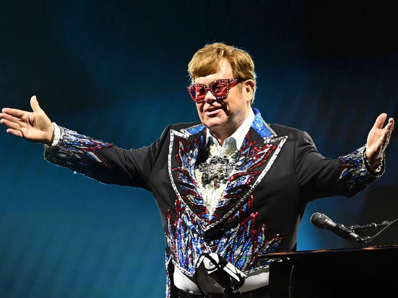 المغني إلتون جون