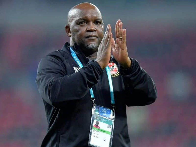 بيتسو موسيماني مدرب فريق النادي الأهلي المصري 