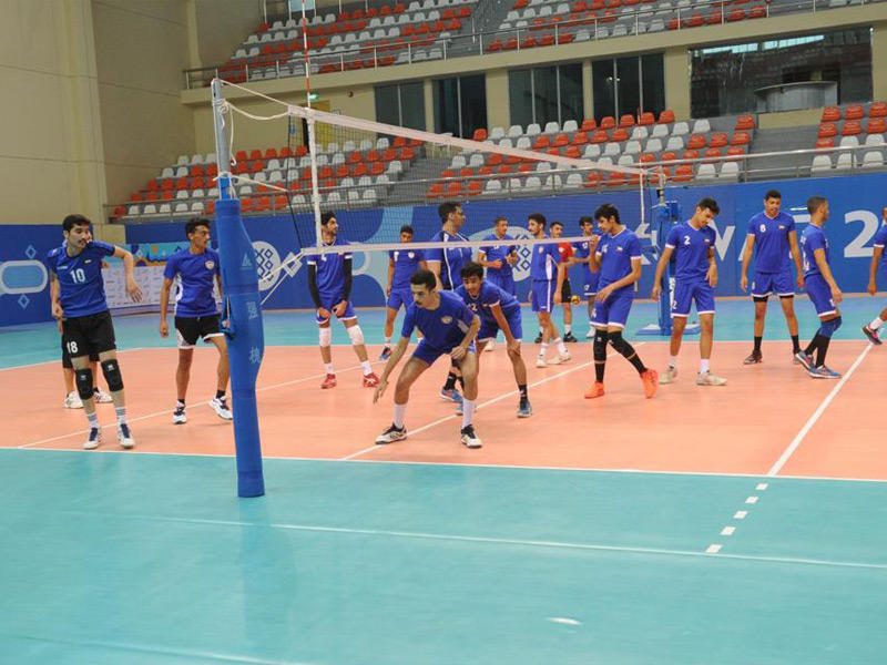 جانب من التدريب الأول لمنتخب شباب الطائرة