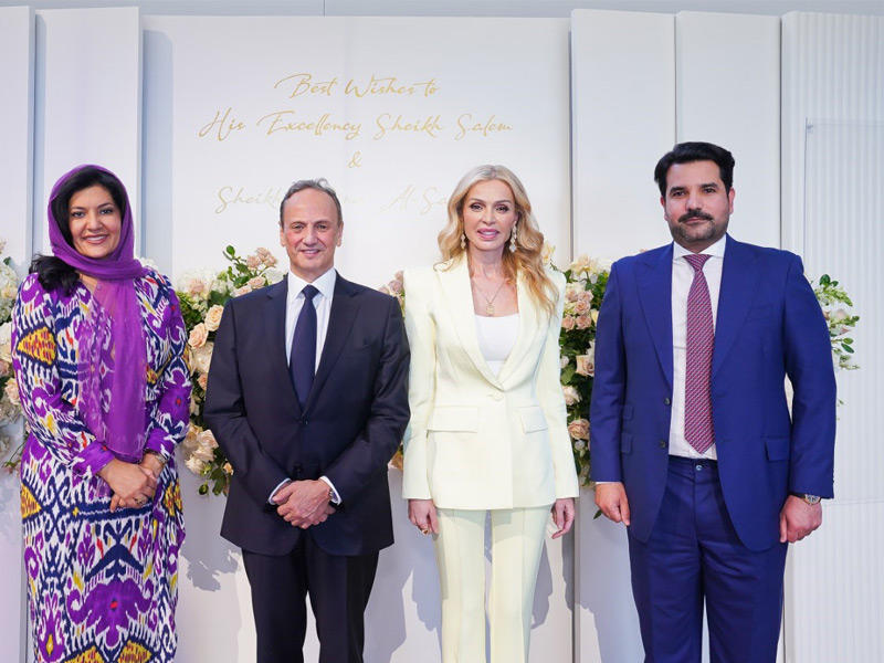 سفير دولة الكويت لدى الولايات المتحدة الشيخ سالم الصباح وحرمه يتوسطان السفيرة السعودية والسفير القطري