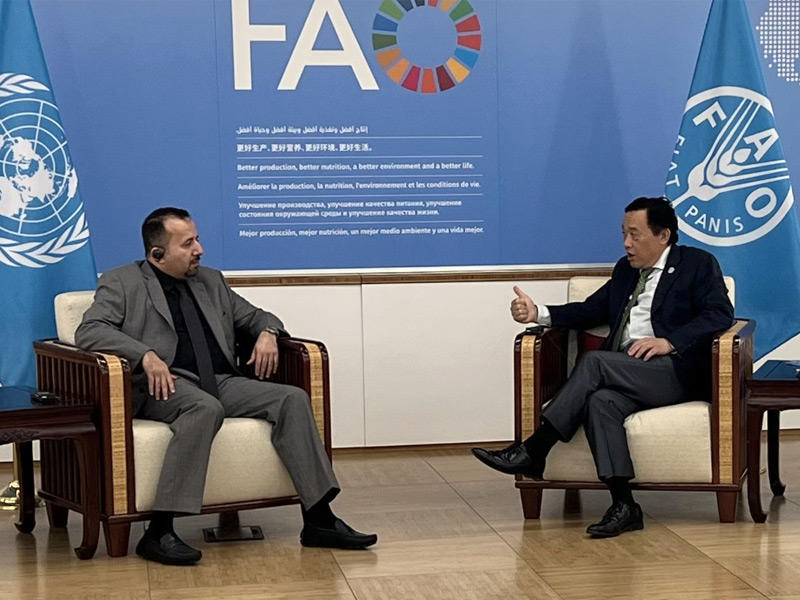 المدير العام للمنظمة د. شودونيو مع المدير العام للهيئة العامة لشؤون الزراعة بالإنابة علي الفارسي