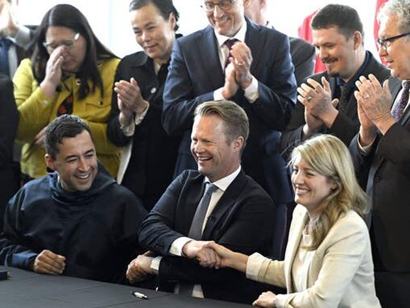 وزيرة الخارجية الكندية ميلاني جولي -  وزير الخارجية الدنماركي ييبي كوفود