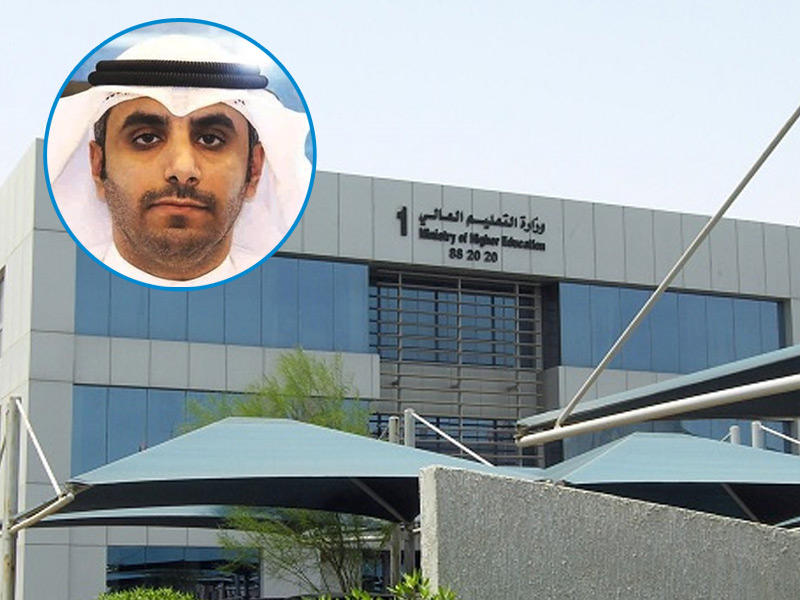 مبنى وزارة التعليم العالي وفي الاطار نائب رئيس الاتحاد الوطني للموظفين د. خالد البراك