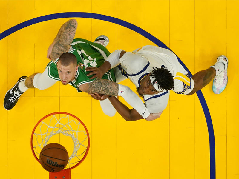 من مباراة سابقة بين غولدن ستايت وسيلتيكس