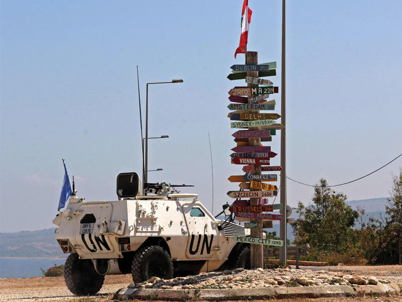 آلية تابعة لقوات اليونيفيل في الناقورة أبعد نقطة ساحلية بين لبنان وإسرائيل (أ ف ب)