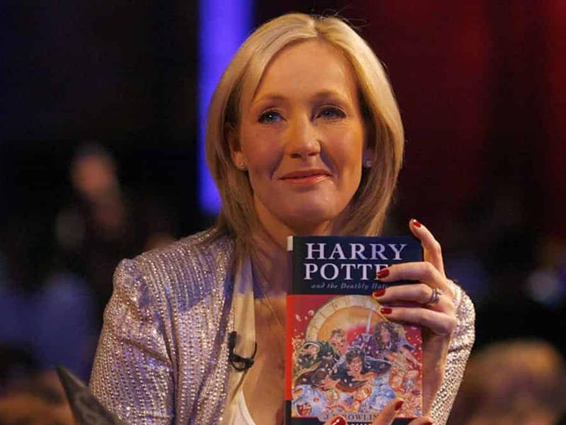 مؤلفة سلسلة كتب «هاري بوتر»  جاي كاي رولينغ