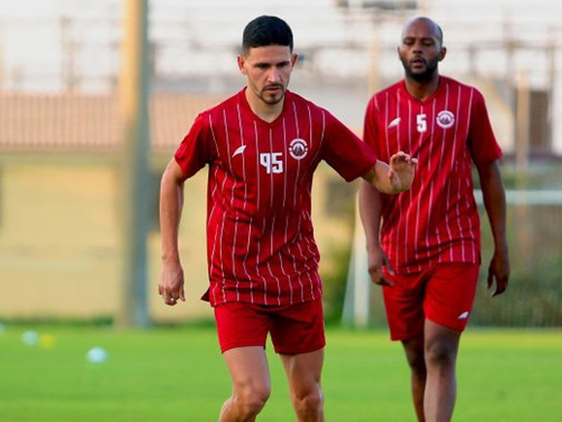 لاعب خط الوسط البرازيلي تيكو 