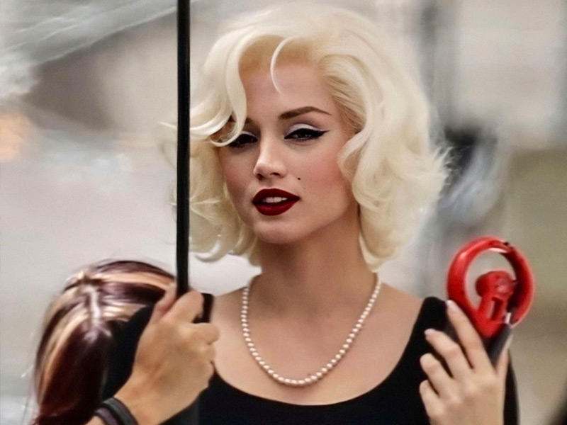 الممثلة دي أرماس بالفيلم