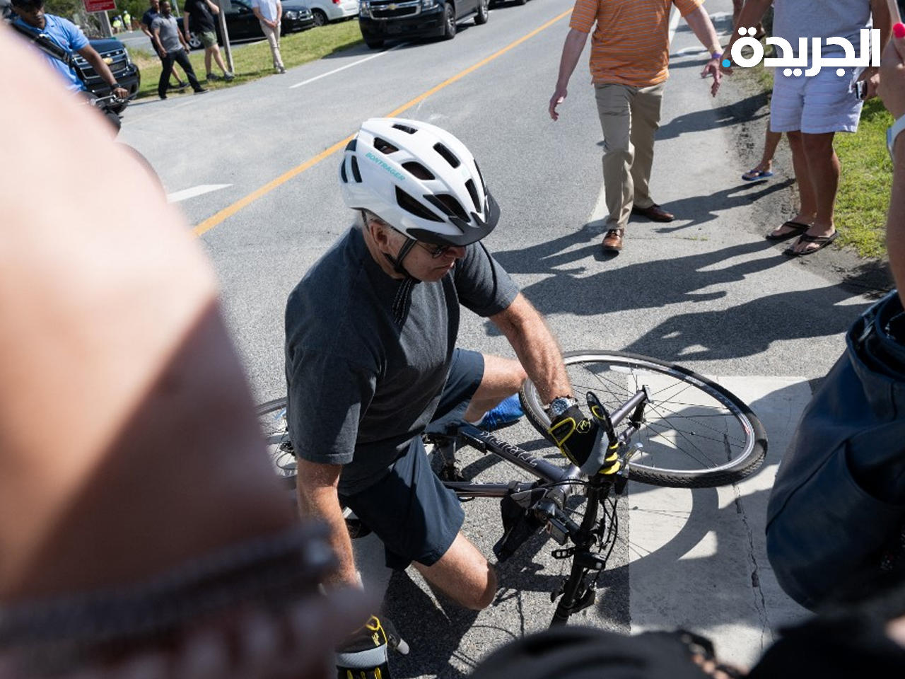 بايدن يسقط عن درّاجته الهوائيّة