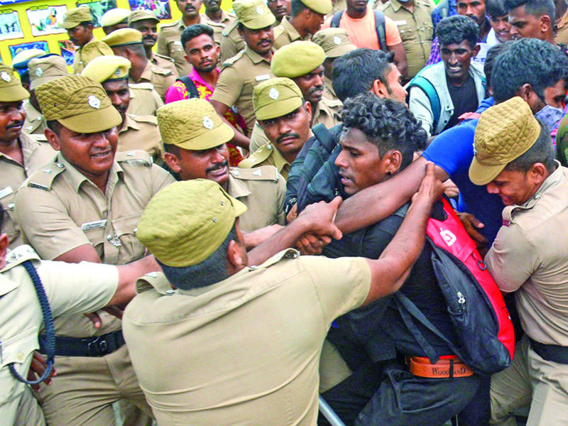 جانب من الحركة الاحتجاجية على خطة التجنيد العسكري في الهند