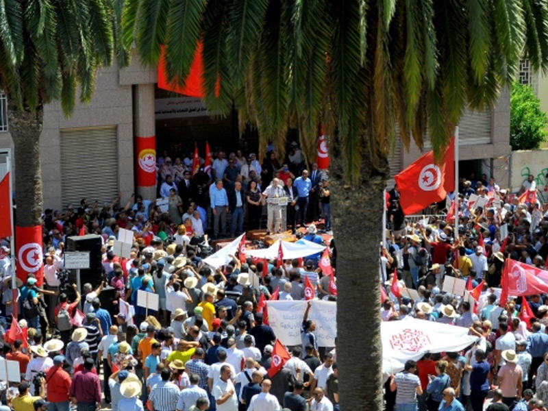 المحتجين وسط العاصمة تونس 