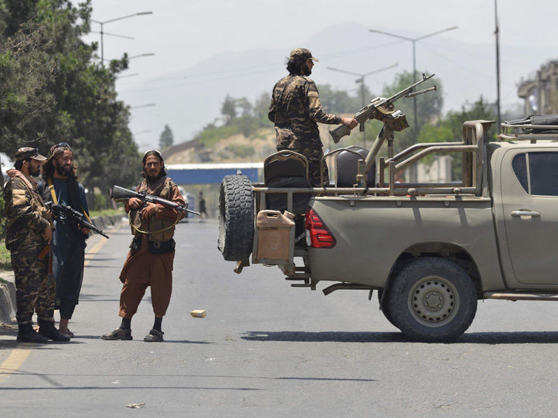 أفراد من الأمن عقب هجوما على معبداً للسيخ في كابول n