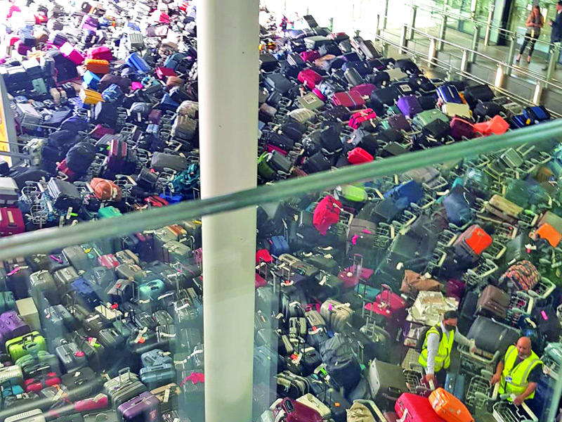 أزمة حقائب في مطار هيثرو بلندن