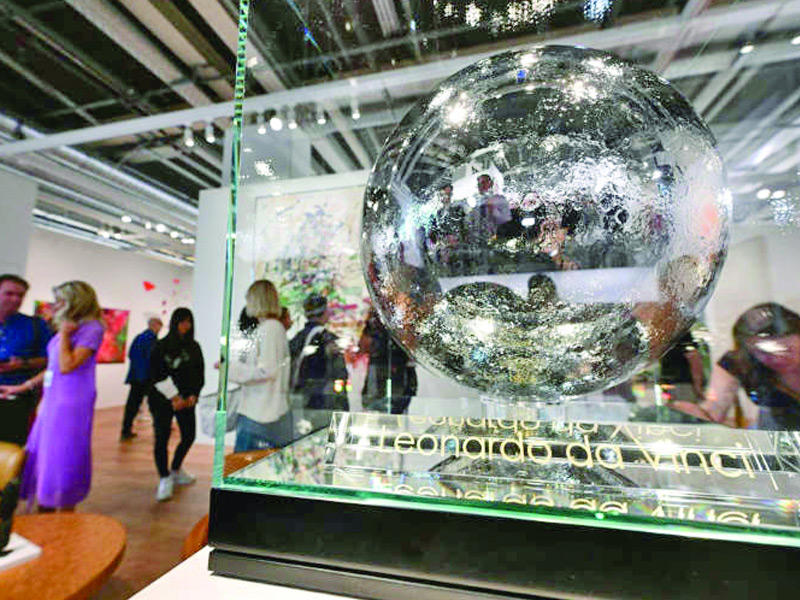 من أعمال المعرض