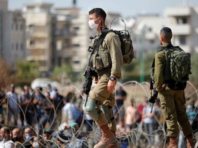 عناصر القوات الإسرائيلية لحراسة جدار الفصل العنصري 