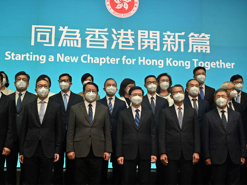 المسؤولين بحكومة هونغ كونغ في الإدارة الجديدة 