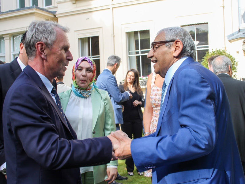 سفير دولة الكويت لدى المملكة خالد الدويسان مع نائب رئيس مجلس العموم البريطاني