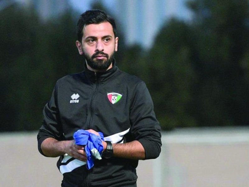  مدرب منتخبنا الوطني لناشئي كرة القدم محمد العزب