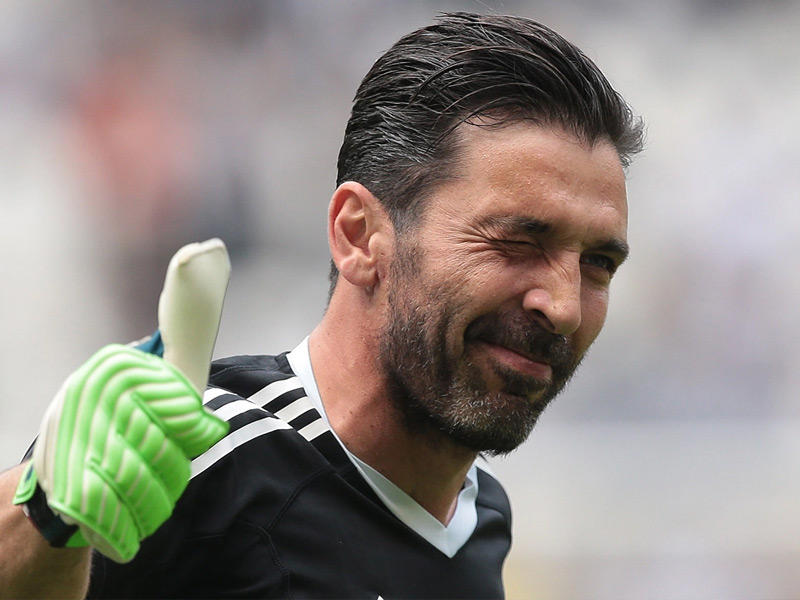  الحارس الإيطالي جيانلويجي بوفون