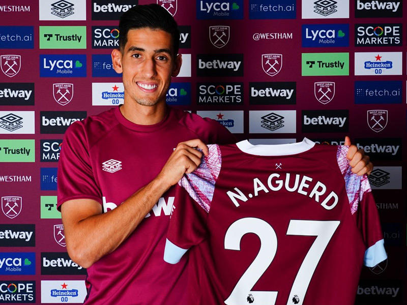 اللاعب نايف أكرد