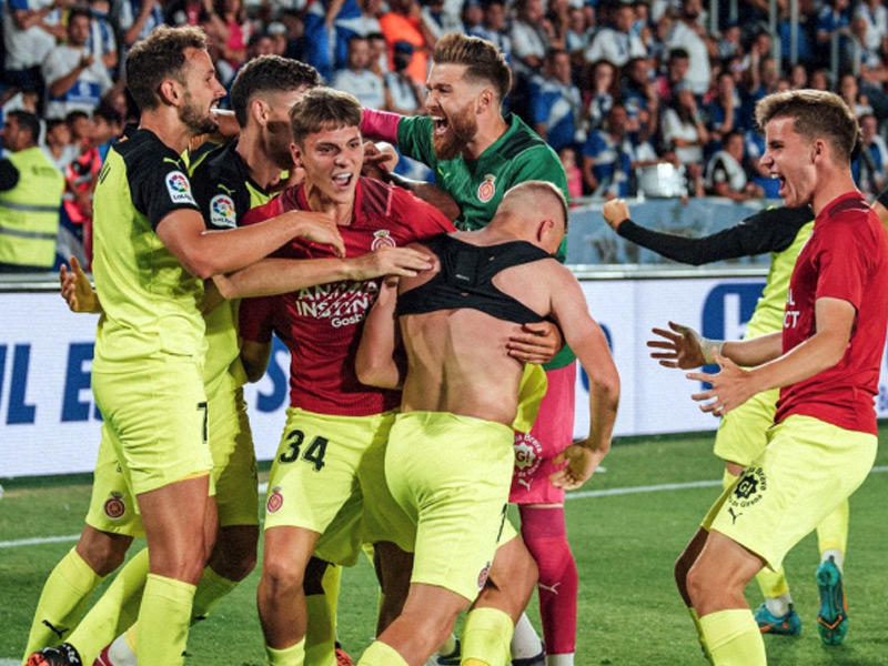 فرحة لاعبين جيرونا بالعودة إلى دوري الدرجة الأولى 