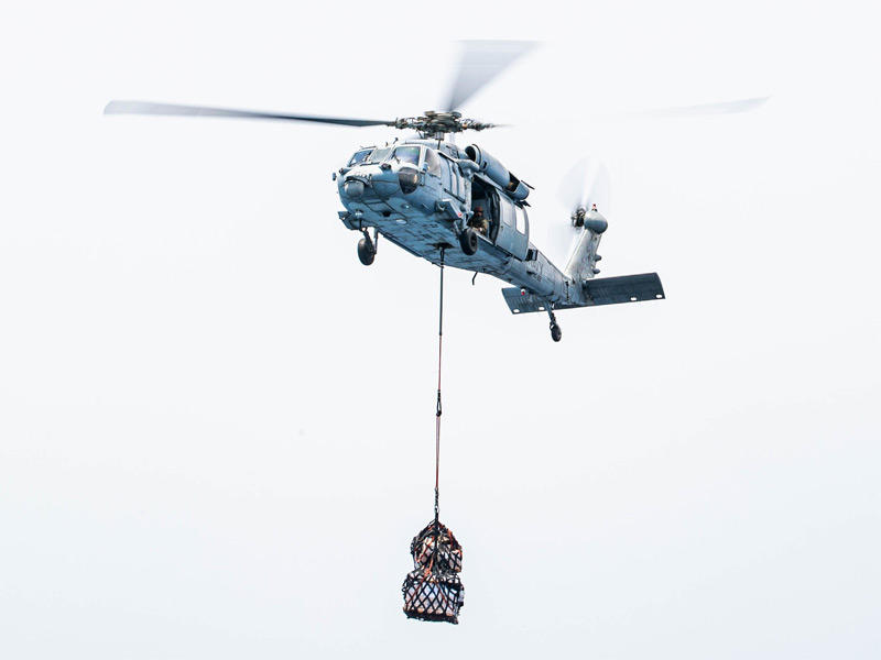 بحارة أميركيون خلال مهمة في خليج عدن