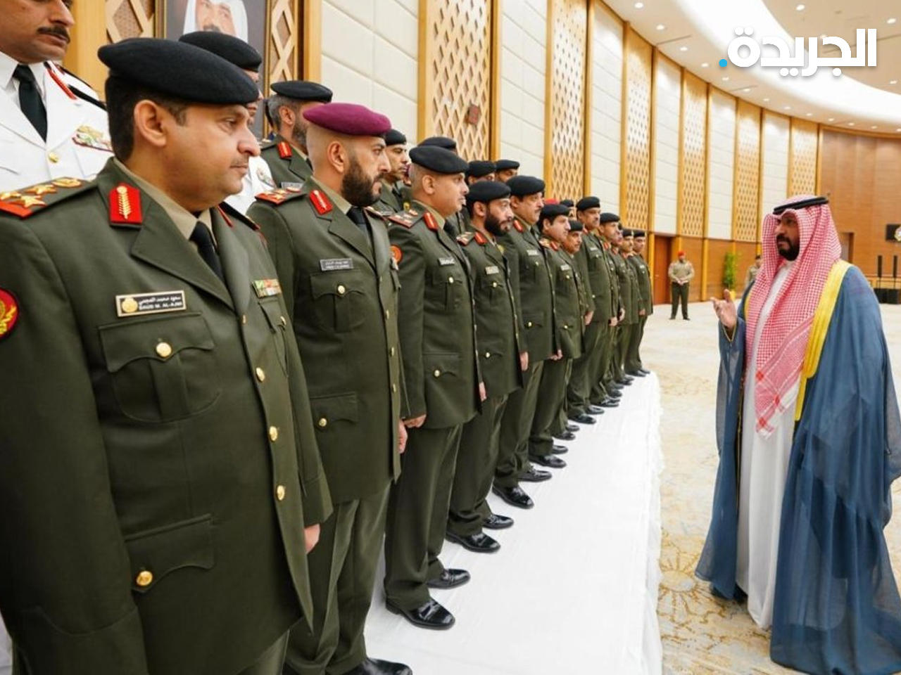 نائب رئيس مجلس الوزراء وزير الدفاع الشيخ طلال الخالد متحدثاً للضباط المرقين