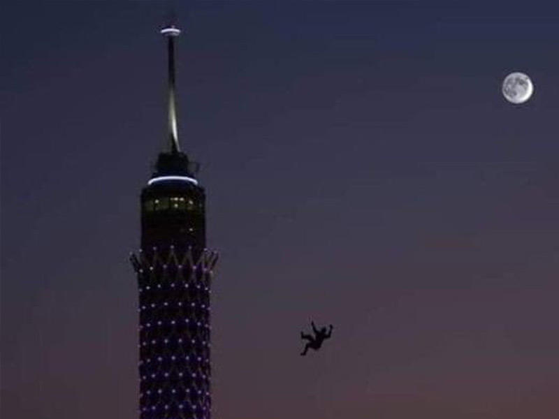 شاب يلقي بنفسة من أعلى برج القاهرة