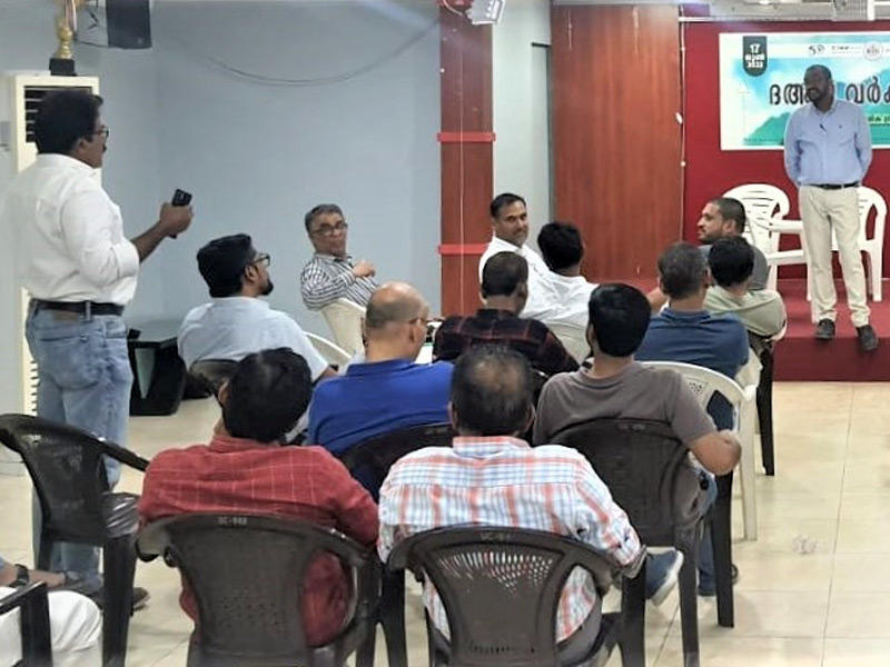 لجنة التعريف بالإسلام خلال محاضرة ميدانية لأبناء الجالية الكيرلاوية