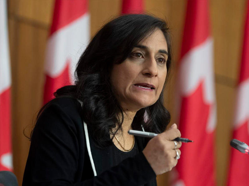 وزيرة دفاع كندا أنيتا أناند 