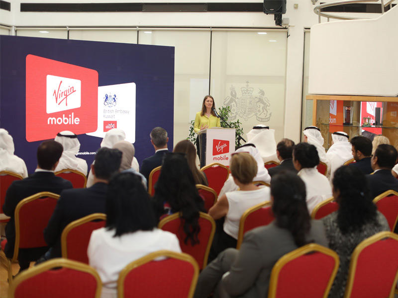  السفيرة البريطانية بليندا لويس متحدثة في المؤتمر