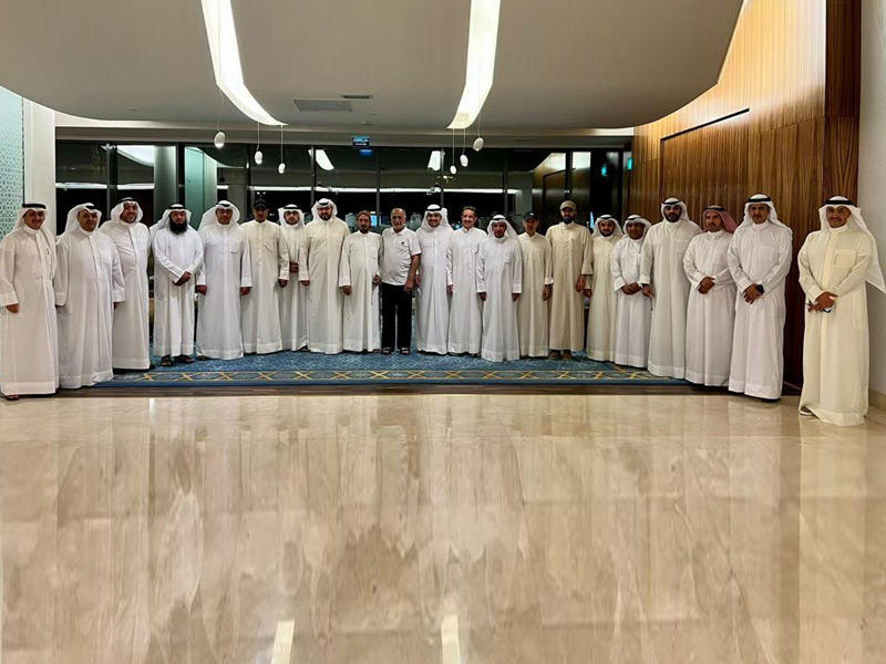 النواب المعتصمون في المجلس بعد إعلان حله أمس