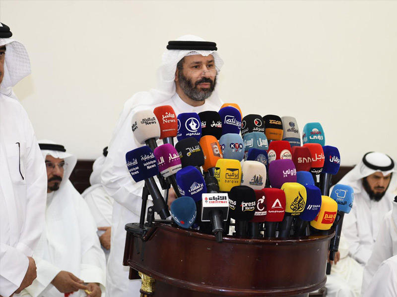 النائب السابق د. فيصل المسلم ملقياً كلمته