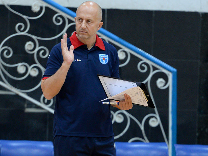 مدرب المنتخب الوطني إلكسندر